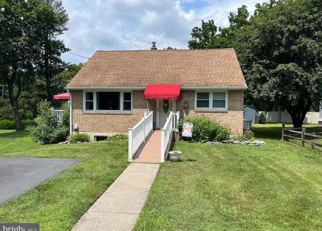 Property at 393 Mountain View Rd, Reading, PA 19607, 4 beds, 1.5 baths