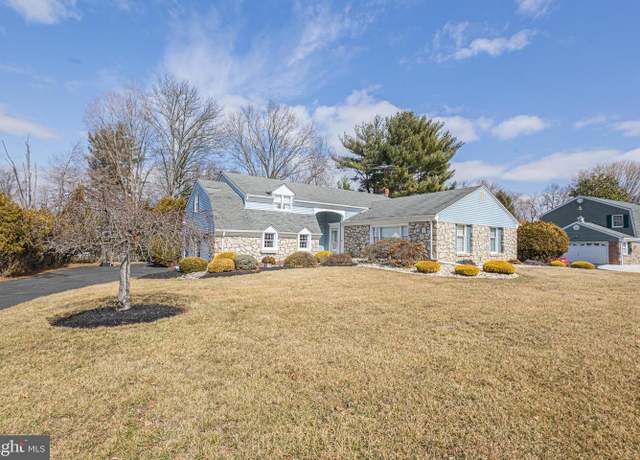 Property at 16 Brookside Dr, Holland, PA 18966, 4 beds, 2.5 baths