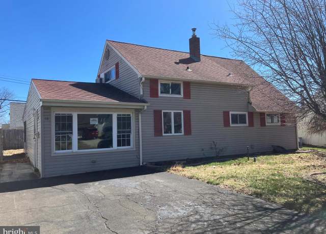 Property at 18 Newberry Ln, Levittown, PA 19054, 3 beds, 2 baths