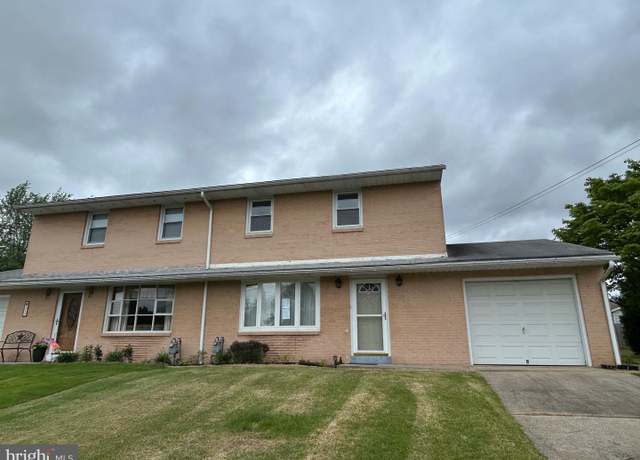 Property at 111 Sandy Cir, Chambersburg, PA 17202, 3 beds, 1.5 baths