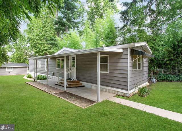 Property at 51 W Maple St, Dallastown, PA 17313, 2 beds, 1 bath