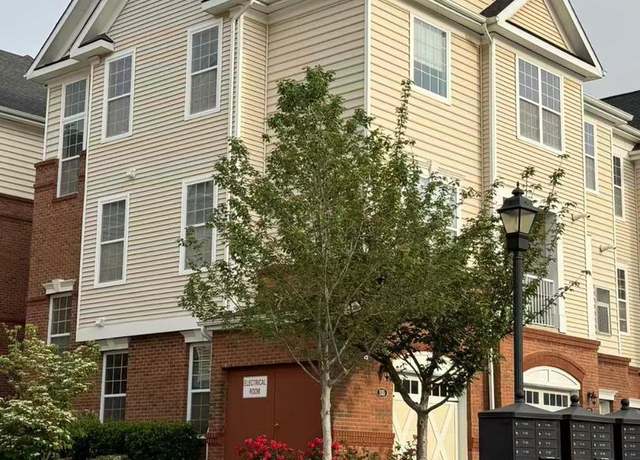 Property at 23305 Milltown Knoll Sq #105, Ashburn, VA 20148, 2 beds, 2.5 baths