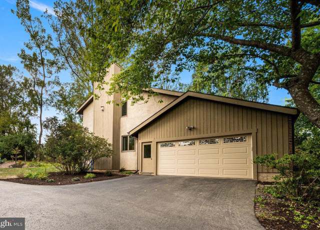 Property at 641 Thorncroft Dr, West Chester, PA 19380, 4 beds, 3 baths