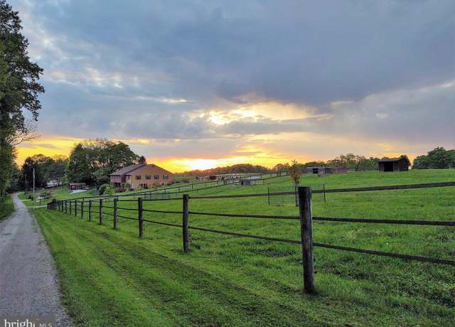 Property at 6 Happy Hoof Ln, Ronks, PA 17572, 7 beds, 8 baths