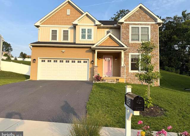 Property at 645 N Pier Dr, Lancaster, PA 17603, 5 beds, 2.5 baths