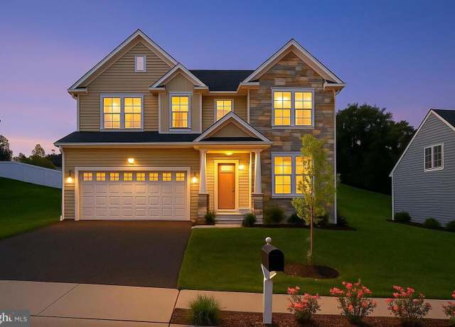 Property at 645 N Pier Dr, Lancaster, PA 17603, 5 beds, 2.5 baths