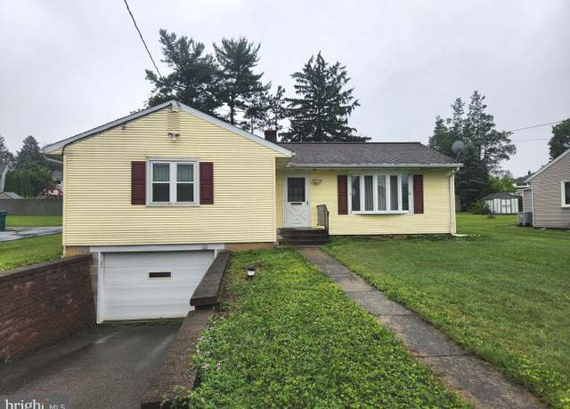 Property at 1930 Manor Ridge Dr, Lancaster, PA 17603, 3 beds, 1 bath