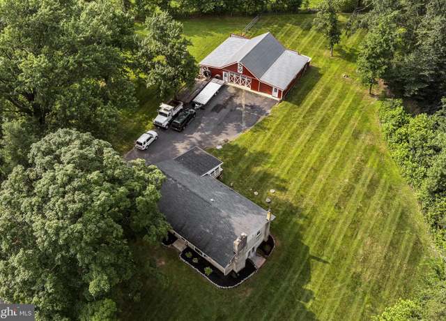 Property at 514 W 28th Division Hwy, Lititz, PA 17543, 3 beds, 1.5 baths