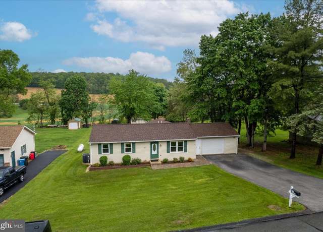 Property at 3015 Acorn Ln, Red Lion, PA 17356, 3 beds, 2 baths