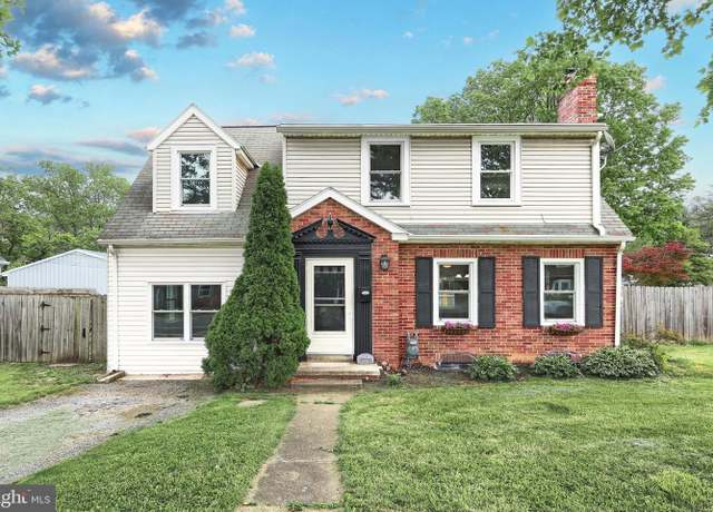 Property at 905 Hill St, York, PA 17403, 3 beds, 1.5 baths