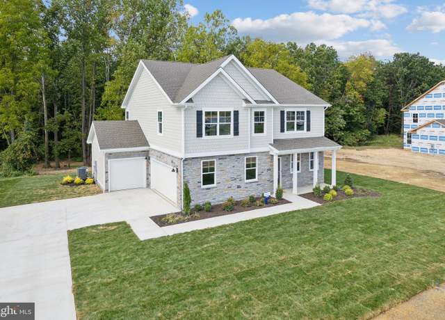 Property at 100 Whispering Oaks Dr, Staunton, VA 24401, 4 beds, 2.5 baths
