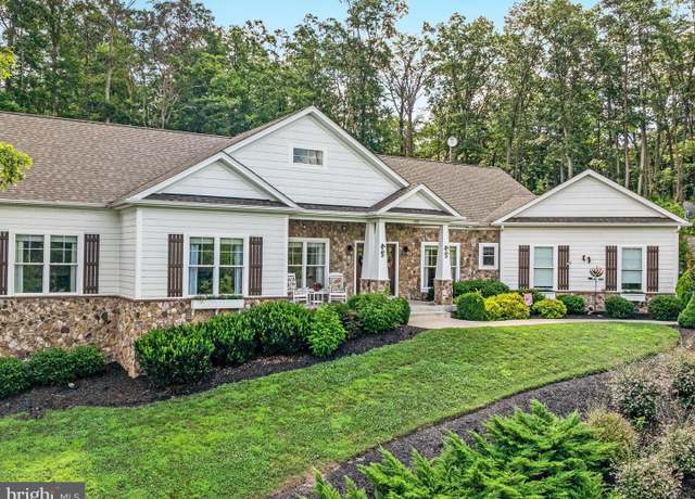 Property at 140 Whistlewood Ln, Winchester, VA 22602, 5 beds, 3.5 baths