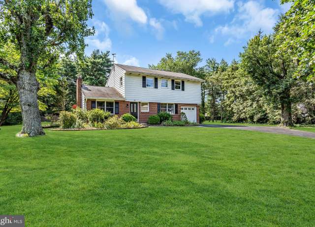 Property at 10 Winterset Dr, Trenton, NJ 08690, 4 beds, 2.5 baths