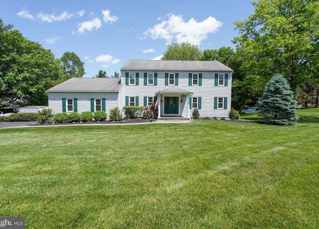 Property at 12 Meadow Woods Ln, West Grove, PA 19390, 4 beds, 2.5 baths