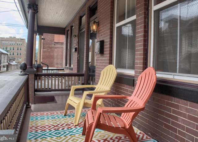 Property at 609 Commerce St E, Shamokin, PA 17872, 4 beds, 1.5 baths