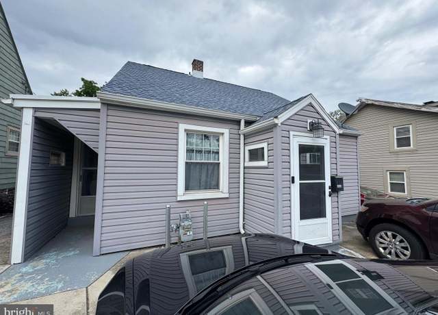 Property at 1213 W College Ave, York, PA 17404, 2 beds, 2 baths