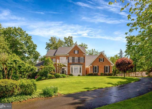 Property at 12413 English Garden Ct, Herndon, VA 20171, 5 beds, 4.5 baths