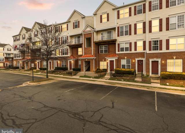 Property at 2497 Angeline Dr #302, Herndon, VA 20171, 2 beds, 2.5 baths
