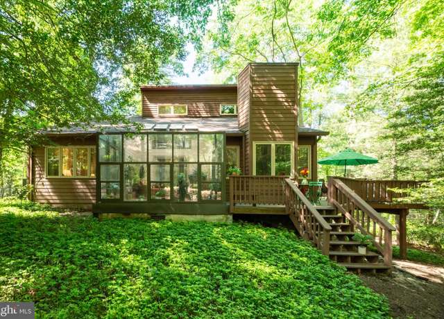 Property at 11291 Spyglass Cove Ln, Reston, VA 20191, 4 beds, 3 baths