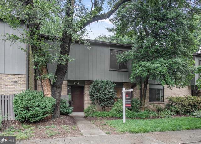 Property at 1814 Ivy Oak Sq, Reston, VA 20190, 3 beds, 2.5 baths