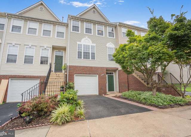 Property at 14612 Seasons Dr, Centreville, VA 20120, 3 beds, 2.5 baths