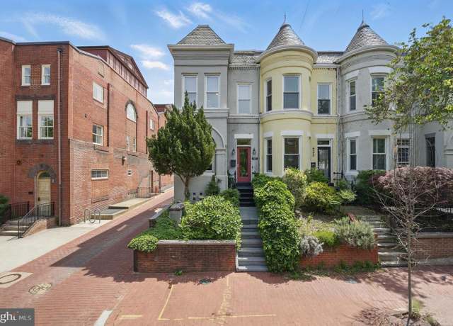 Property at 425 9th St NE, Washington, DC 20002, 2 beds, 2.5 baths