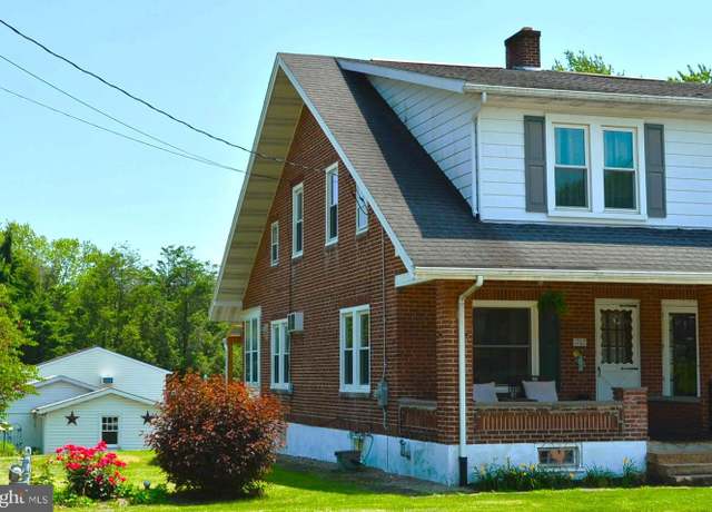 Property at 1702 S Main St, Bechtelsville, PA 19505, 3 beds, 1.5 baths