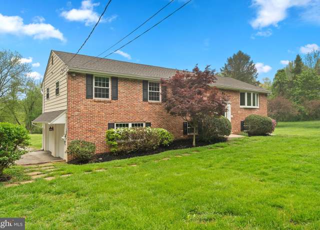 Property at 15 Hickory Ln, Malvern, PA 19355, 4 beds, 2.5 baths