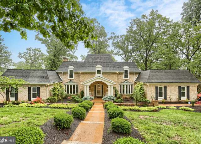 Property at 1715 Mountain View Rd, Harrisburg, PA 17110, 5 beds, 4.5 baths