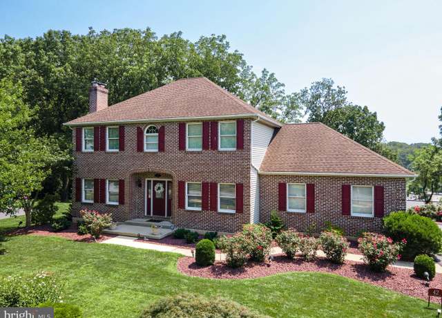 Property at 42 Clairmont Ave, Easton, PA 18045, 3 beds, 3.5 baths