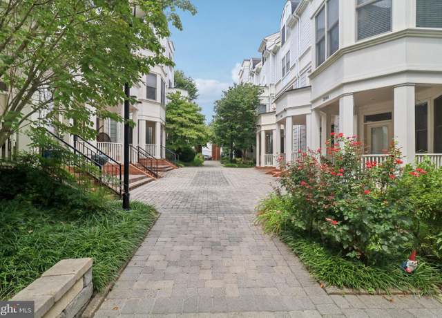 Property at 2076 N Oakland St, Arlington, VA 22207, 4 beds, 3.5 baths