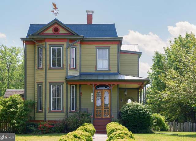 Property at 215 Fredericksburg Ave, Louisa, VA 23093, 4 beds, 2 baths