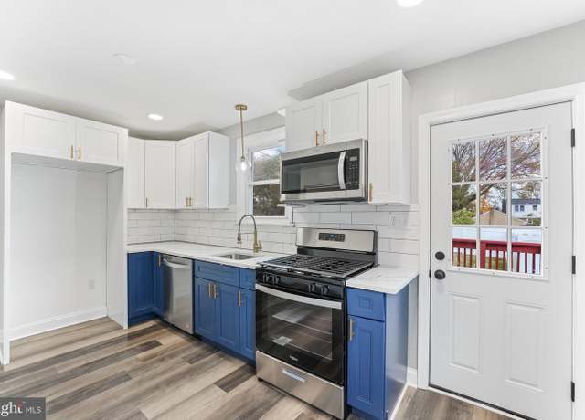 Property at 727 Clayton, New Castle, DE 19720, 3 beds, 1.5 baths