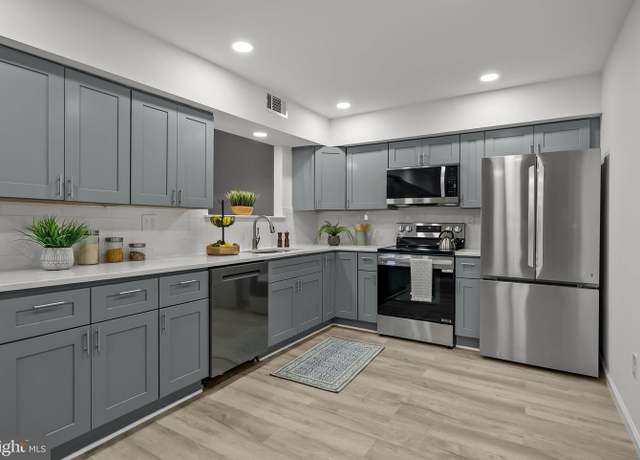 Property at 46 Fomalhaut Ave, Blackwood, NJ 08012, 3 beds, 1.5 baths