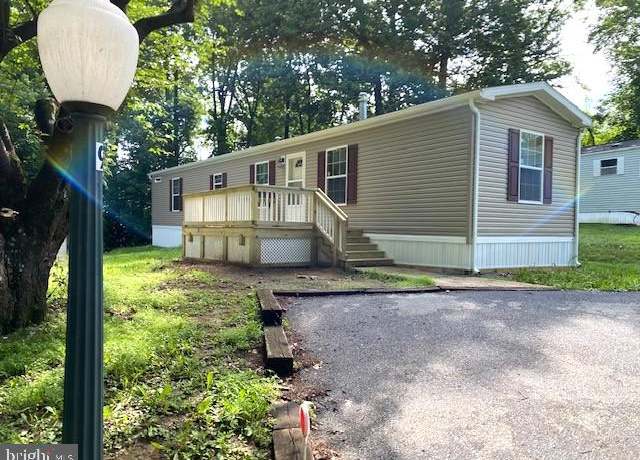Property at 9 Acorn Ln, Boyertown, PA 19512, 2 beds, 2 baths