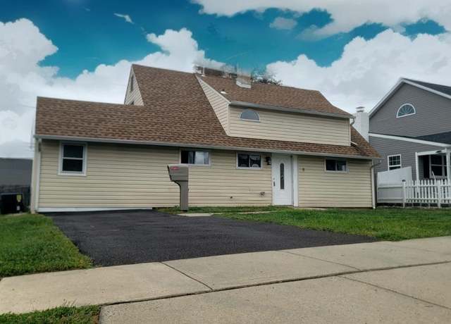Property at 9 Woodbine Rd, Levittown, PA 19057, 4 beds, 2 baths