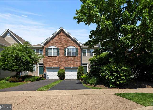Property at 22 Heritage Hills Dr, Washington Crossing, PA 18977, 2 beds, 2.5 baths