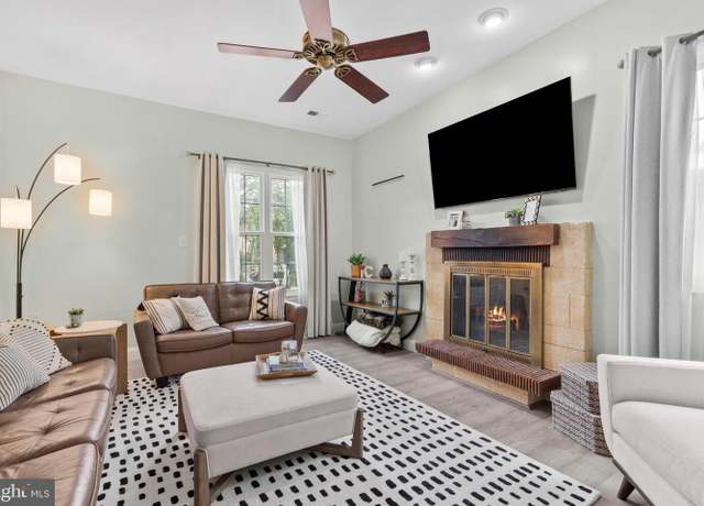 Property at 221 Parkview Way, Newtown, PA 18940, 3 beds, 2.5 baths