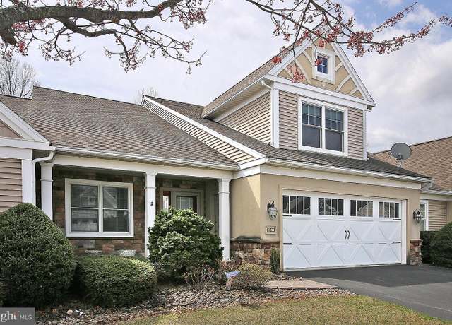 Property at 1043 English Dr, Lebanon, PA 17042, 2 beds, 2.5 baths