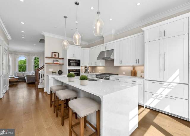Property at 1117 E Abingdon Dr, Alexandria, VA 22314, 3 beds, 3.5 baths
