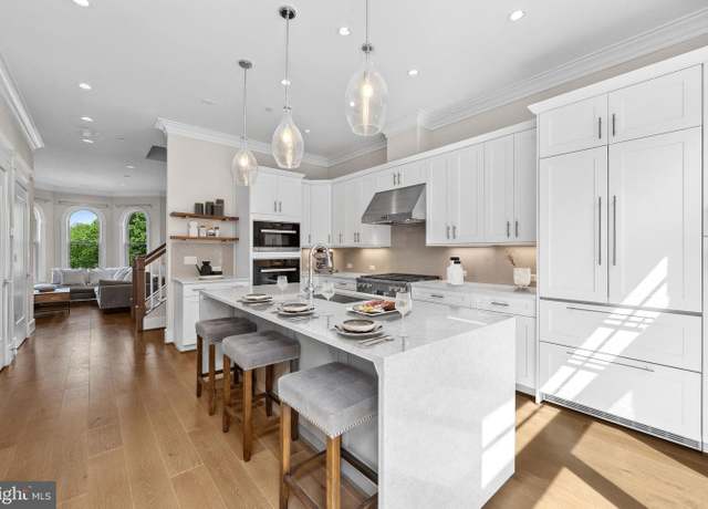 Property at 1117 E Abingdon Dr, Alexandria, VA 22314, 3 beds, 3.5 baths