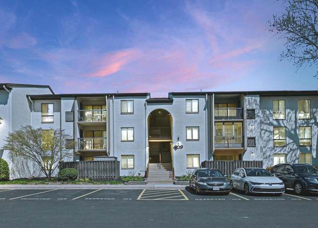 Property at 609 Center St Unit T2, Herndon, VA 20170, 1 bed, 1 bath