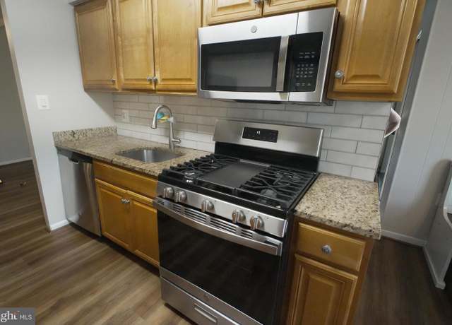 Property at 3376 Woodburn Rd #33, Annandale, VA 22003, 3 beds, 2 baths