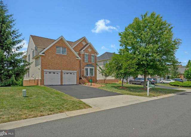 Property at 20385 Medalist Dr, Ashburn, VA 20147, 4 beds, 4.5 baths