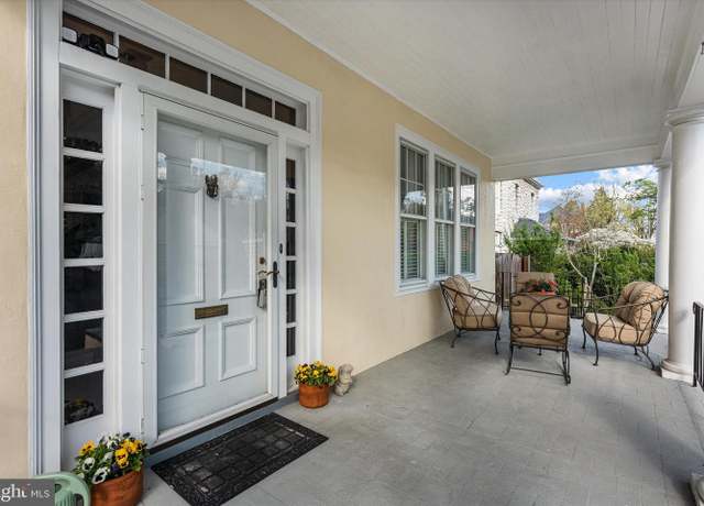 Property at 220 Wolfe St, Winchester, VA 22601, 4 beds, 2.5 baths