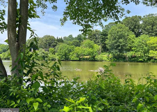 Property at 9800 Islandside Dr, Gaithersburg, MD 20886, 2 beds, 2.5 baths