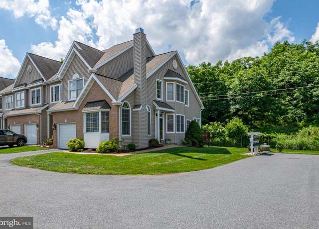 Property at 7 Wyomissing Ct, Wyomissing, PA 19610, 3 beds, 3.5 baths