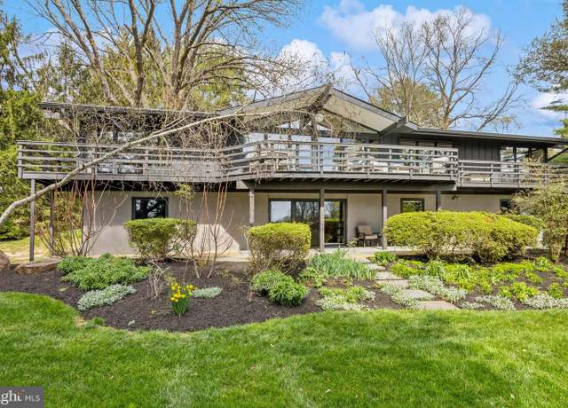 Property at 37 Lochwood Ln, West Chester, PA 19380, 4 beds, 2.5 baths