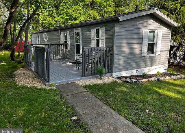 Property at 13 Melissa Ln, Downingtown, PA 19335, 3 beds, 2 baths