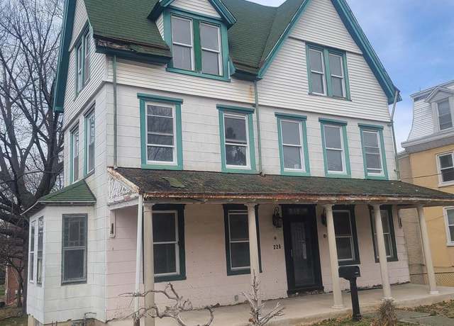 Property at 226 S 4th St, Darby, PA 19023, 6 beds, 2 baths